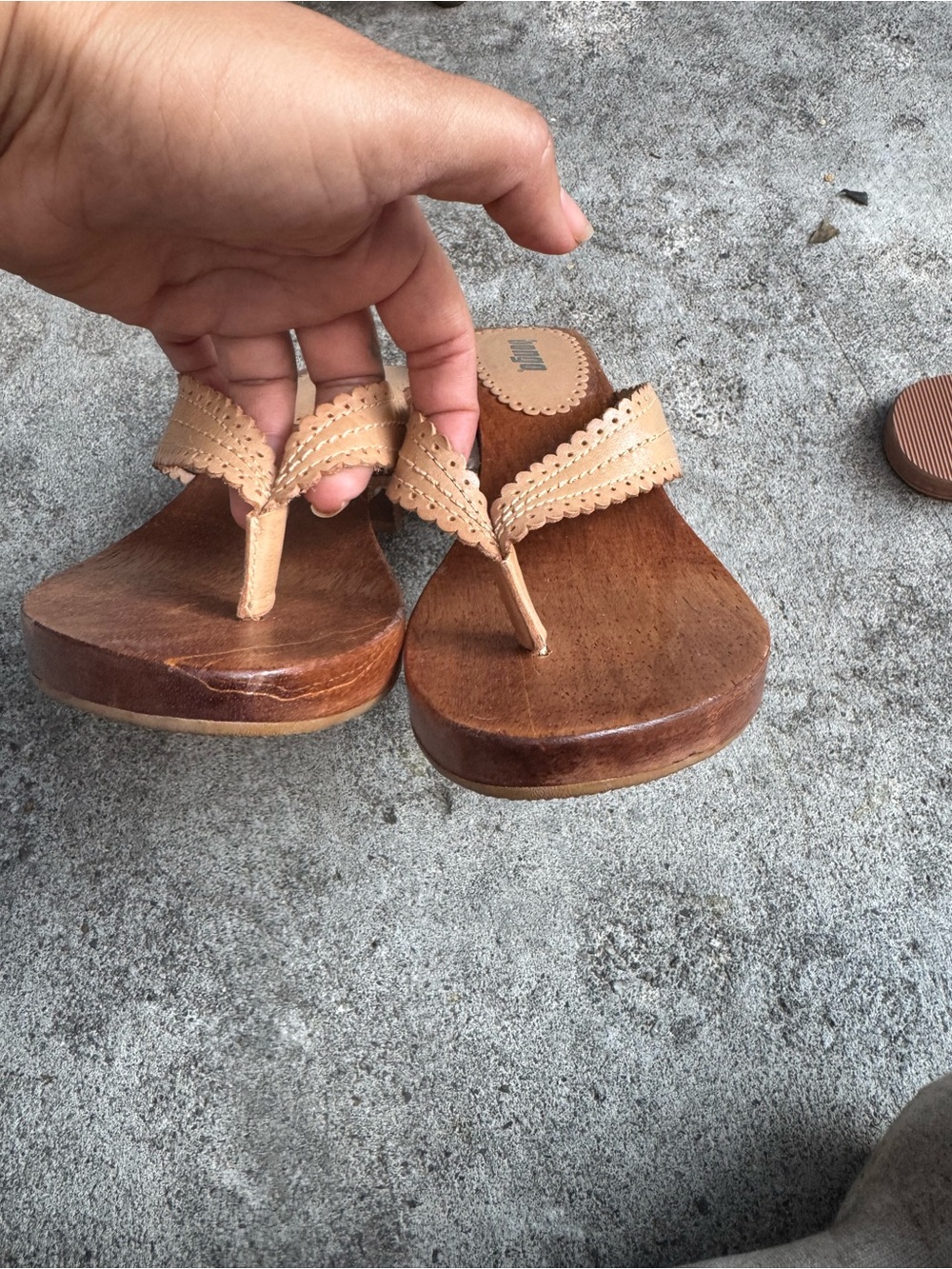 BONGO Tan Scalloped Wedge Thong Sandals - Picture 2 of 6